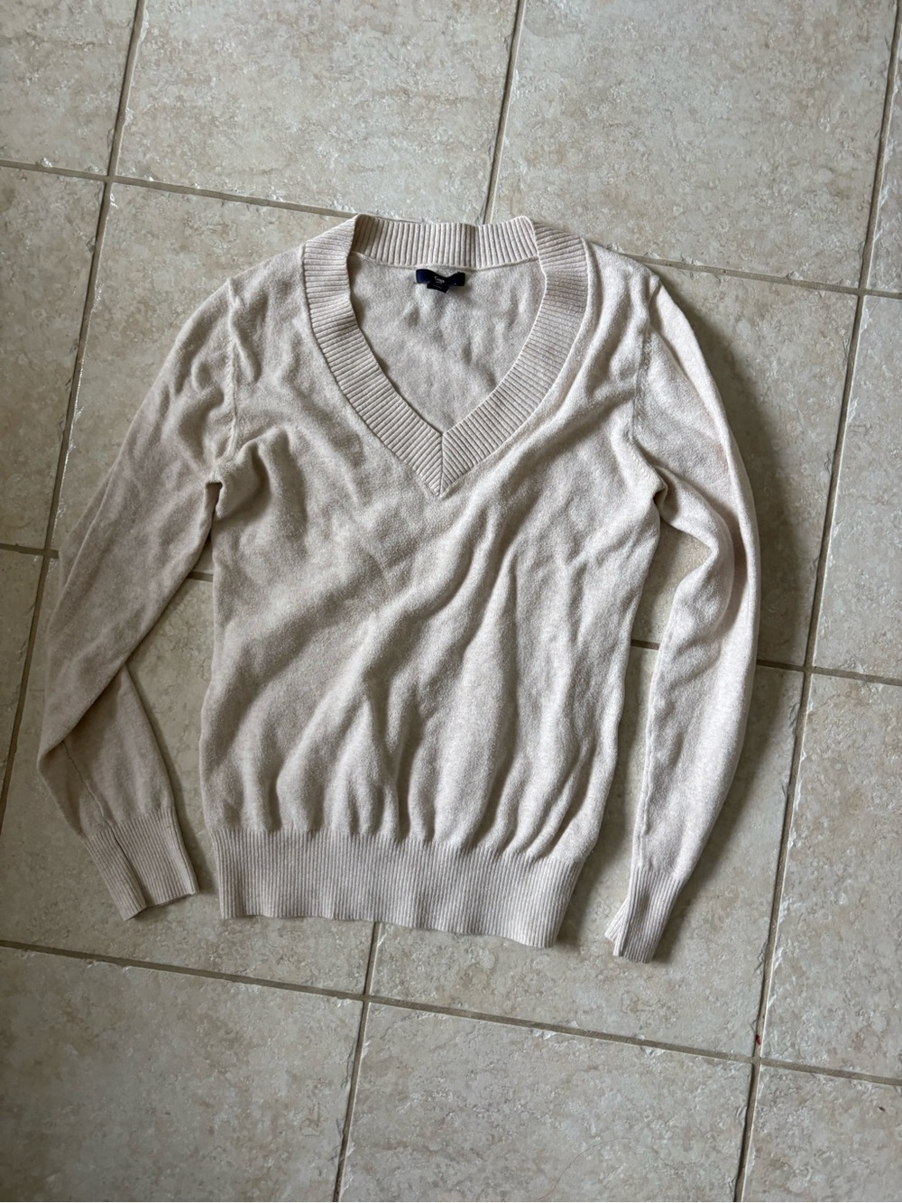 GAP Women's V-Neck Sweater in Light Beige cotton medium